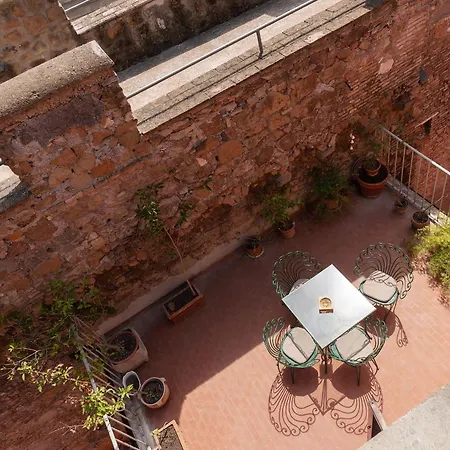 2 Bedroom Flat With Two Private Vatican Terrace