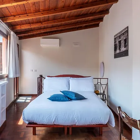 2 Bedroom Flat With Vatican Terrace アパート
